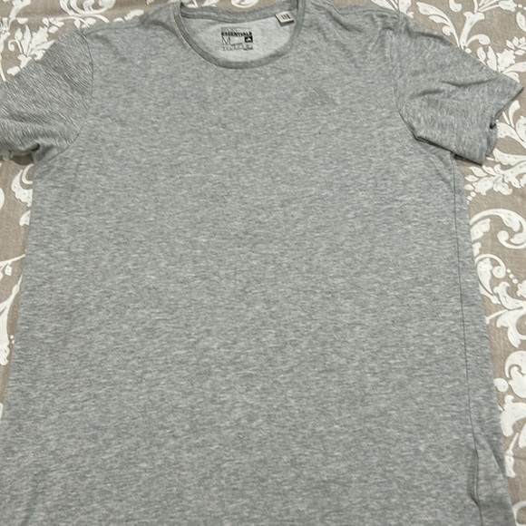 Beautiful 3 Mens T shirts 2 Adidas and 2 a&f - Picture 5 of 8